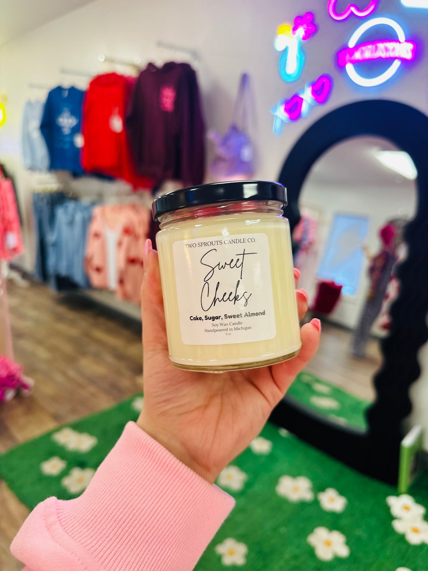 9 oz Sweet Cheeks Valentines Candle