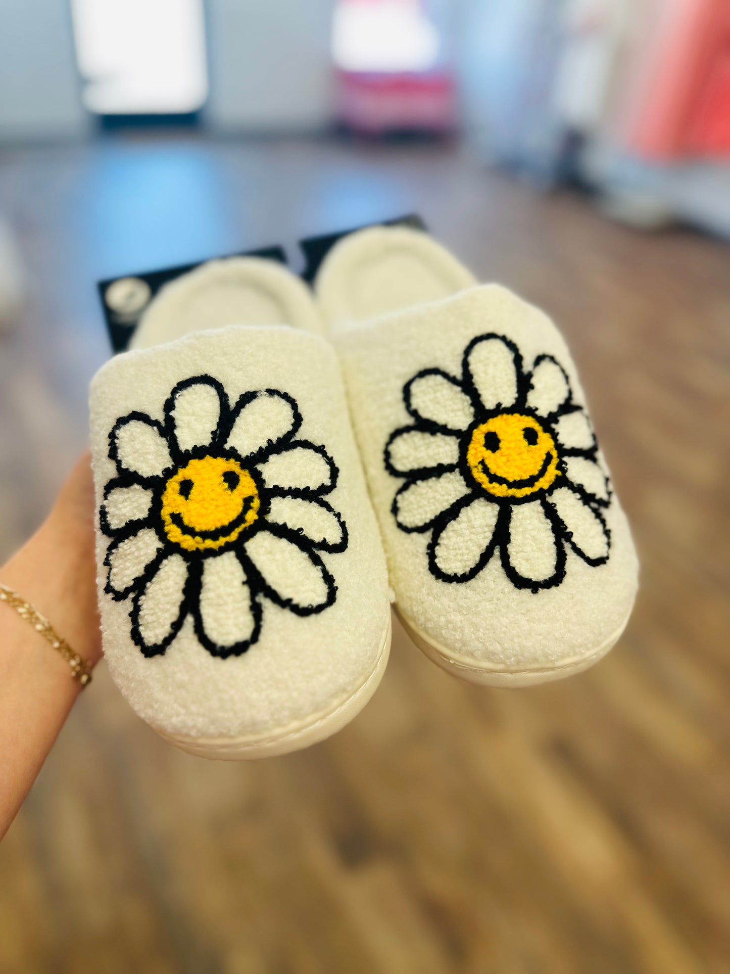 Flower Smiley Slippers ๐ผ