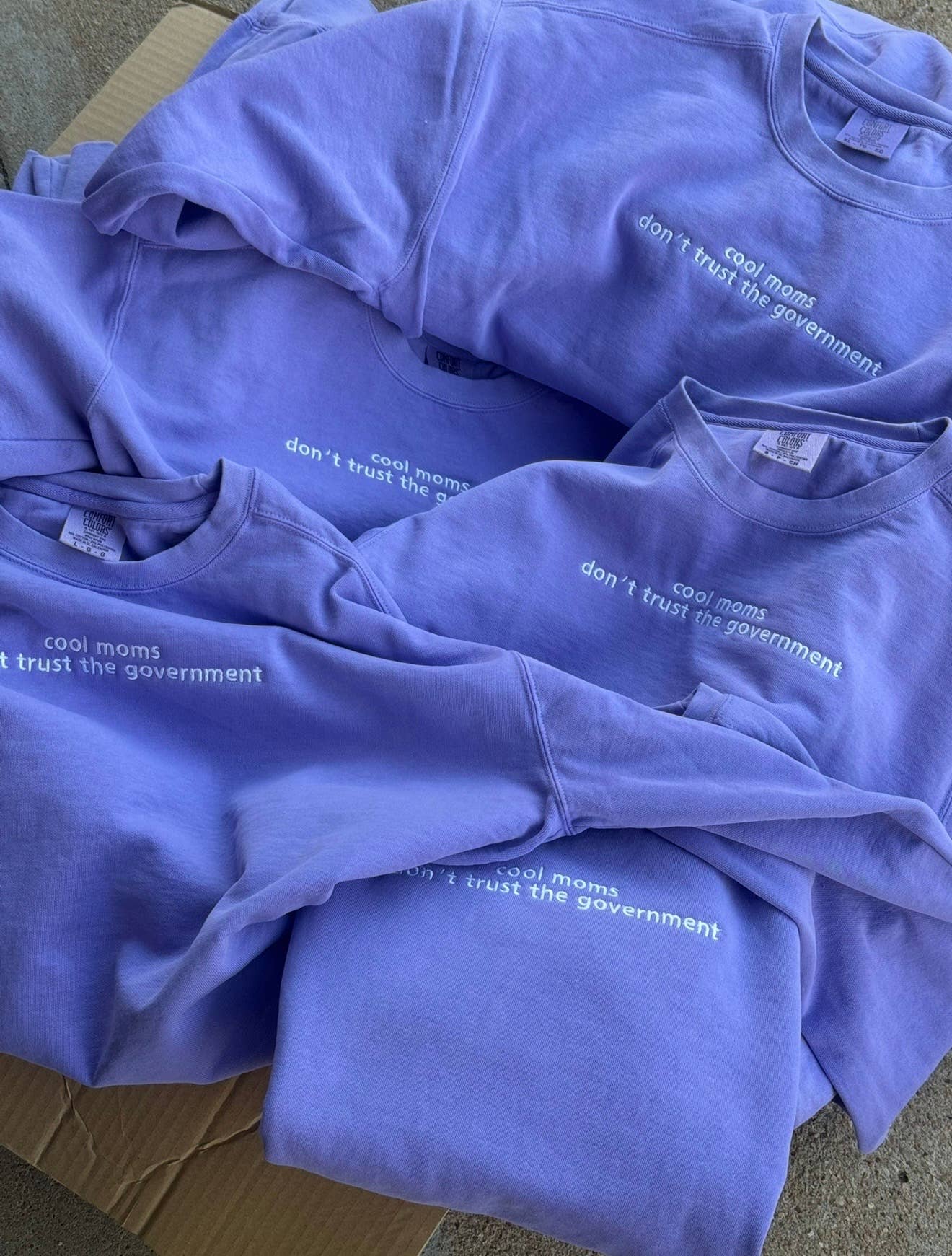 Cool Moms Don’t Trust the Government – Embroidered