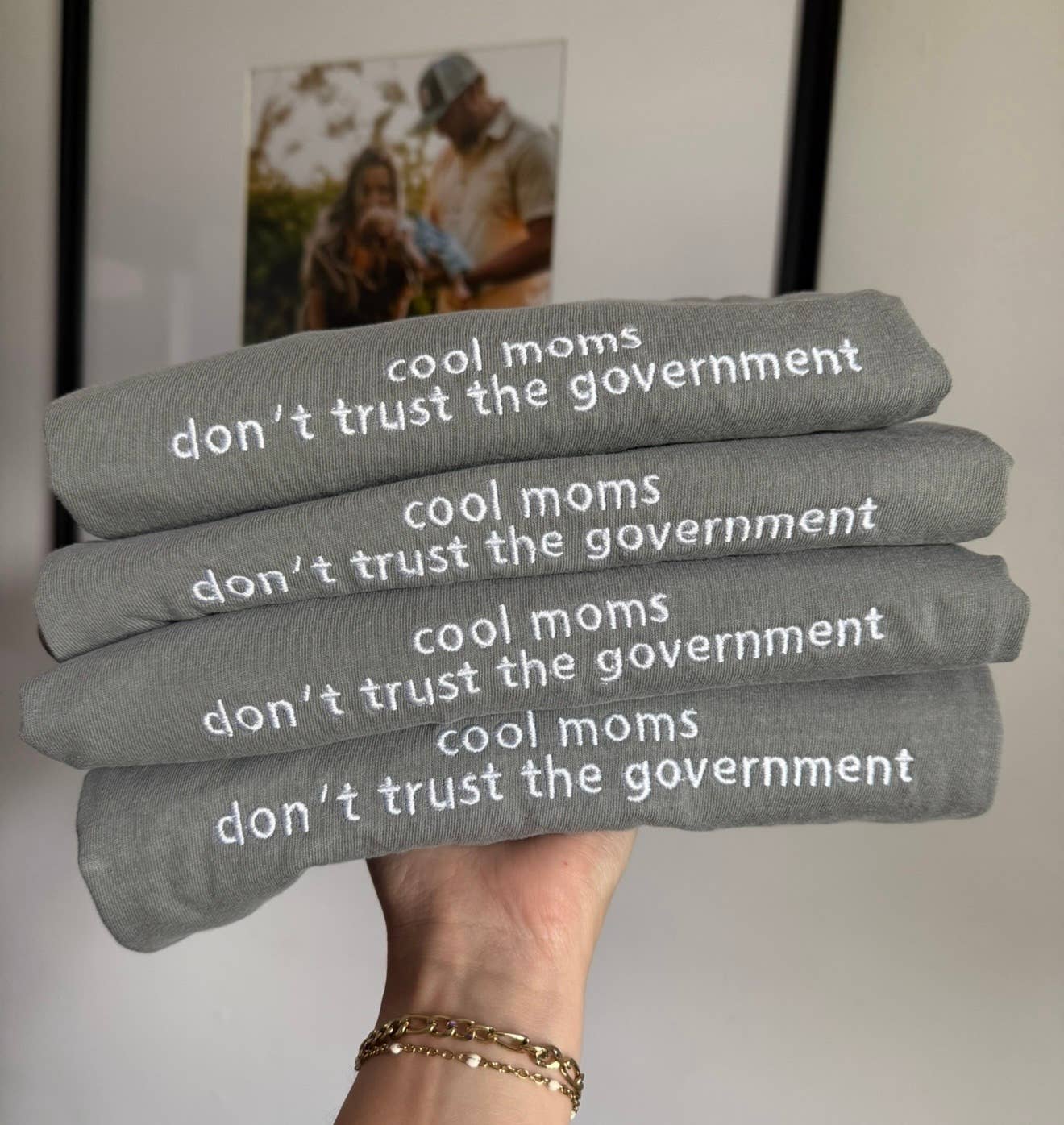 Cool Moms Don’t Trust the Government – Embroidered