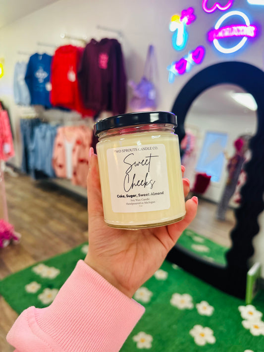 9 oz Sweet Cheeks Valentines Candle
