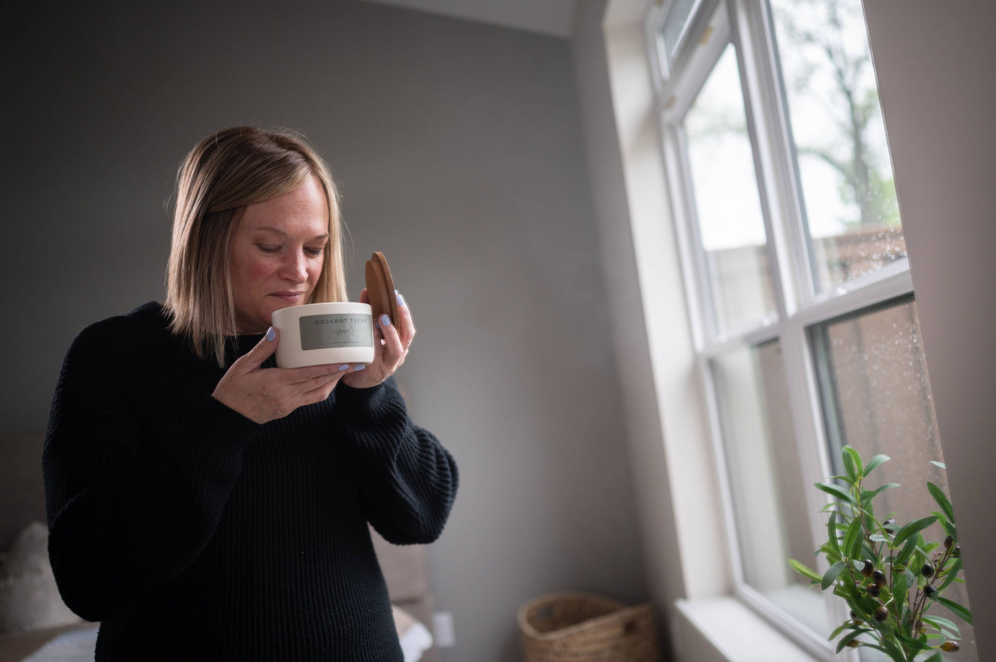 Sweet Tobacco Leaves | Statement Candle