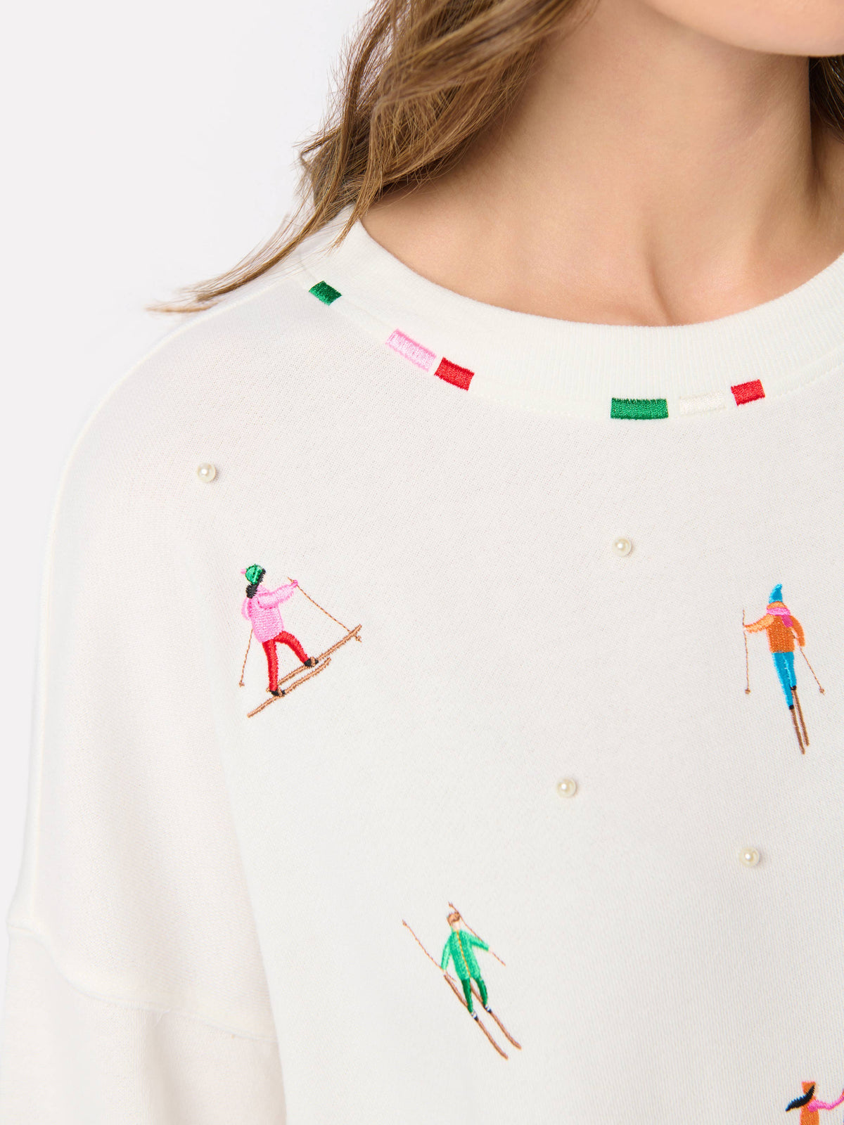 ASST/8 SKIERS WITH PEARLS RELAXED SWEATSHIRTS, IVORY