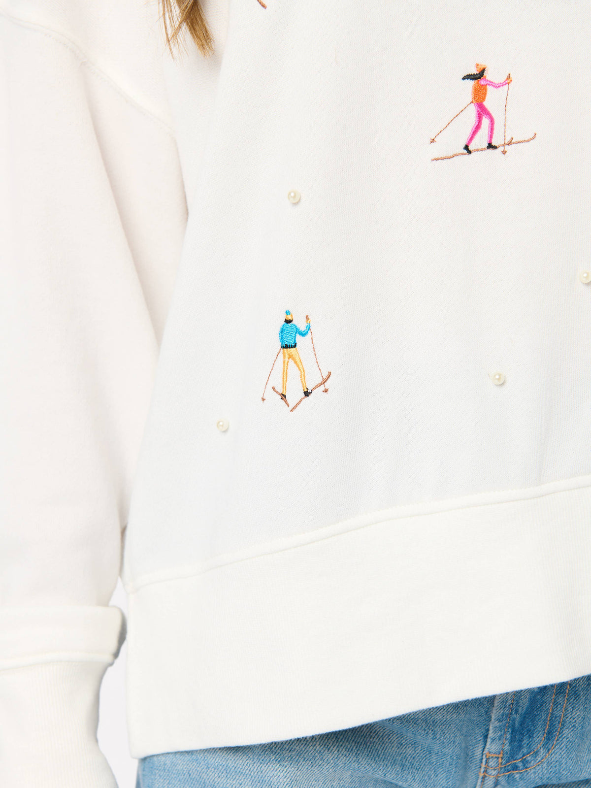 ASST/8 SKIERS WITH PEARLS RELAXED SWEATSHIRTS, IVORY