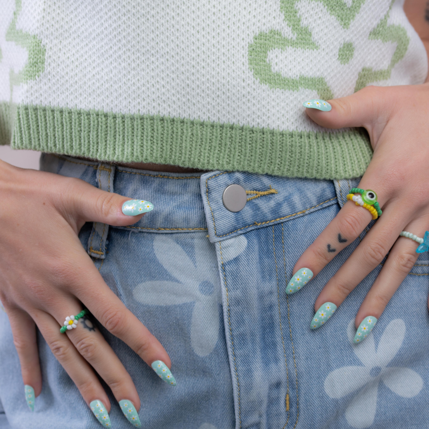 PaintLab Daisy Press-On Nails