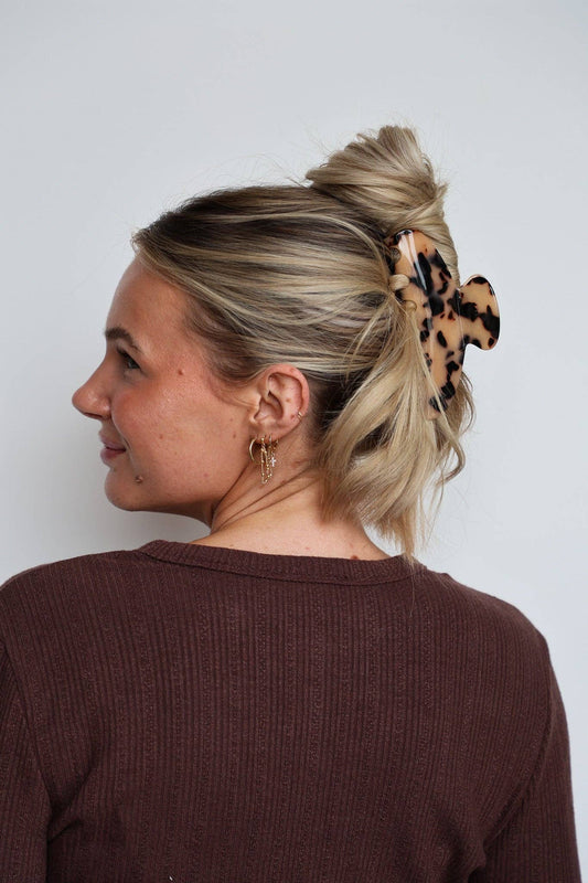 Kaxi | OVERSIZED ACETATE CLAW