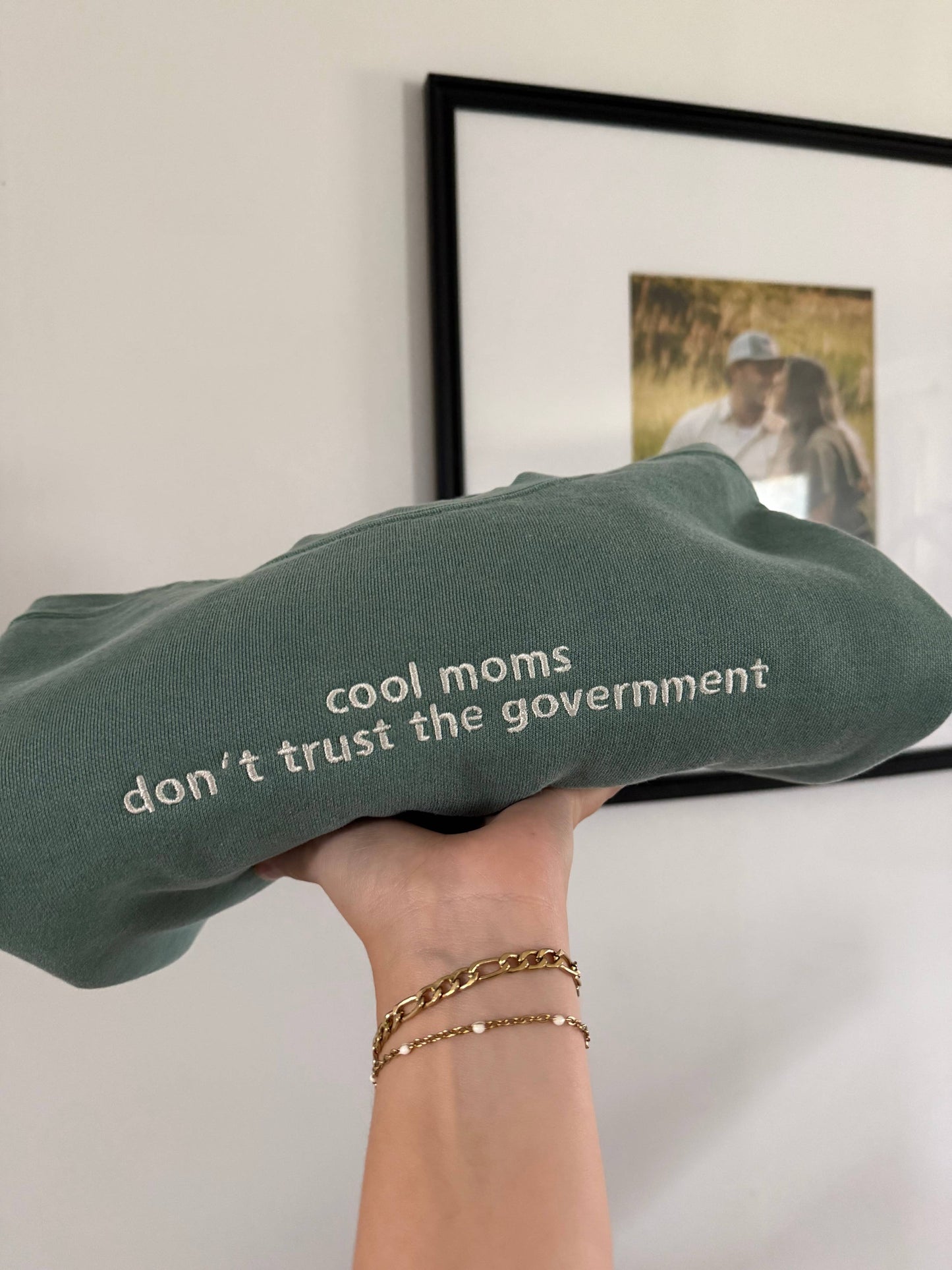 Cool Moms Don’t Trust the Government – Embroidered