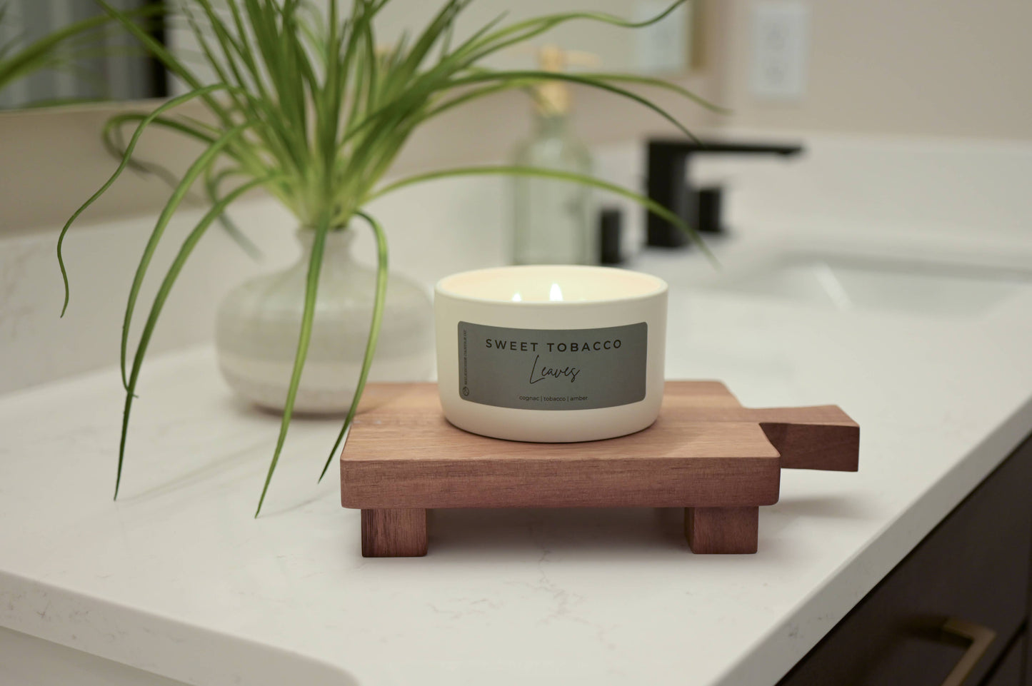 Sweet Tobacco Leaves | Statement Candle