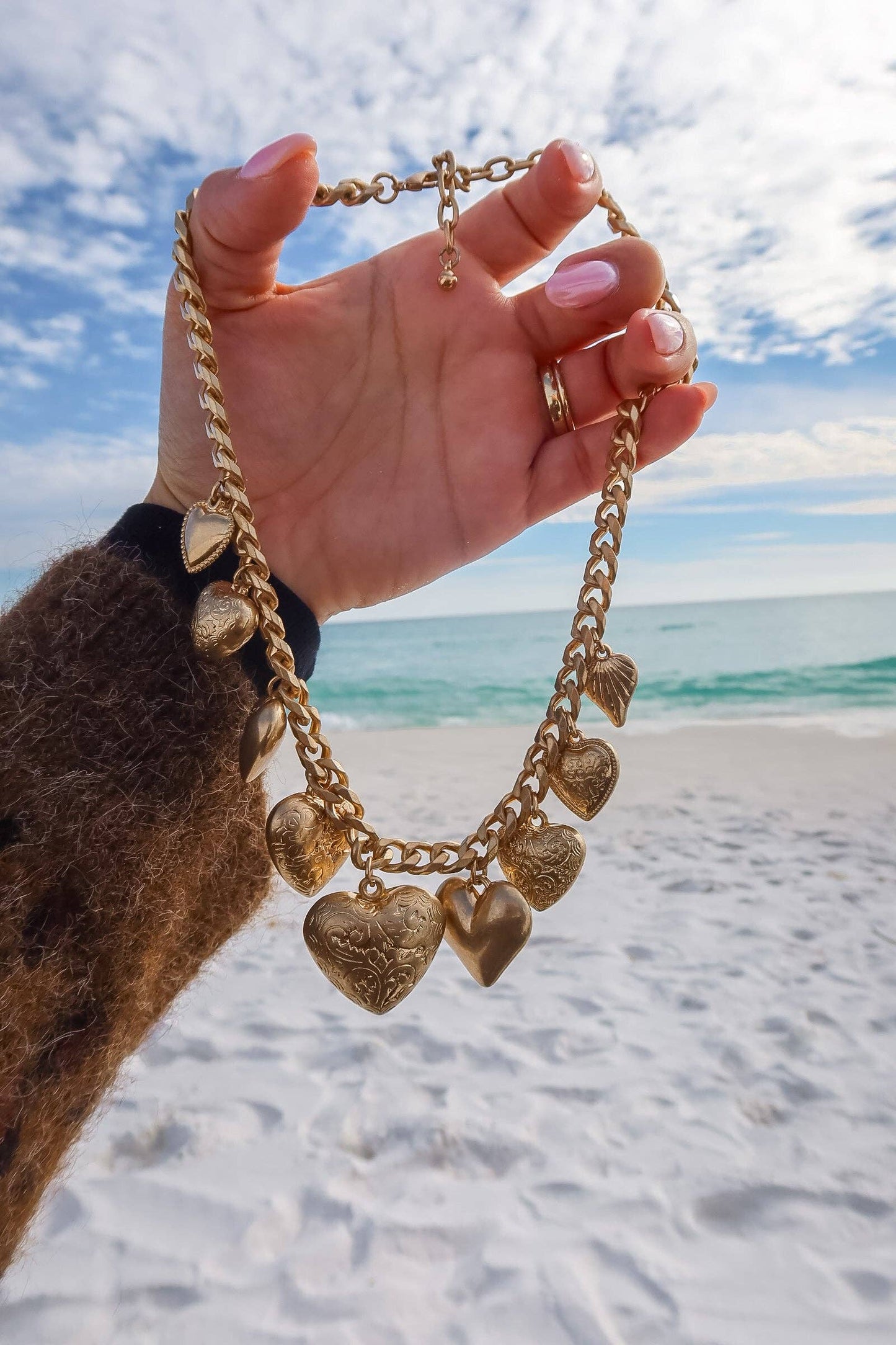 THE SACRED HEART NECKLACE