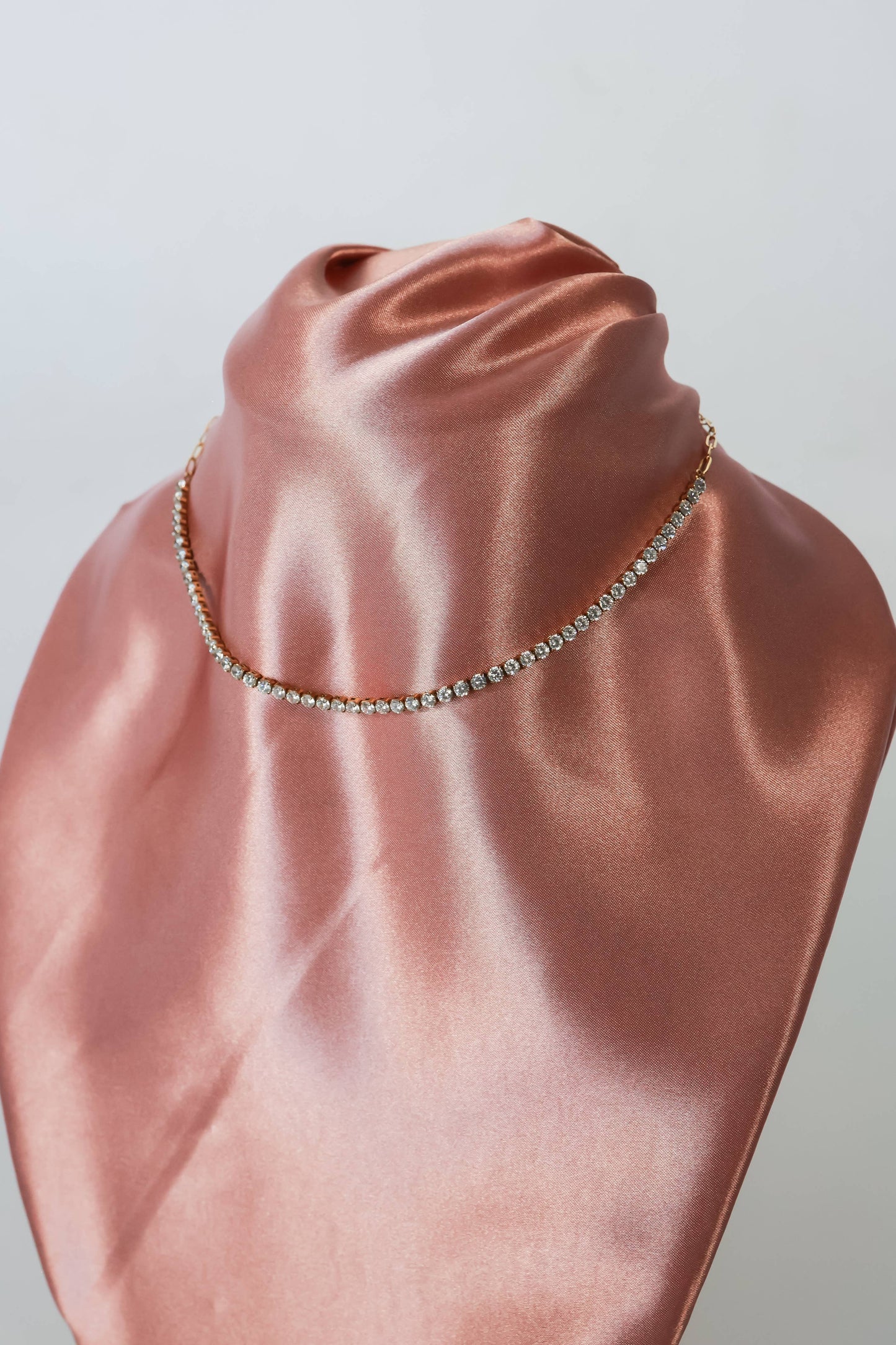 THE CRYSTAL GLOW NECKLACE